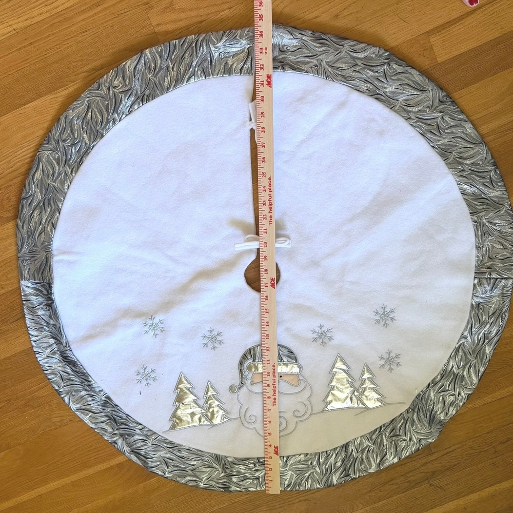 Christmas Tree Skirt 35in White Silver Santa metallic silver Fleece